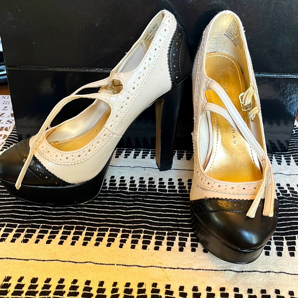 Lauren Conrad Blocked Heel Cream and Black - women’s size 6.5
